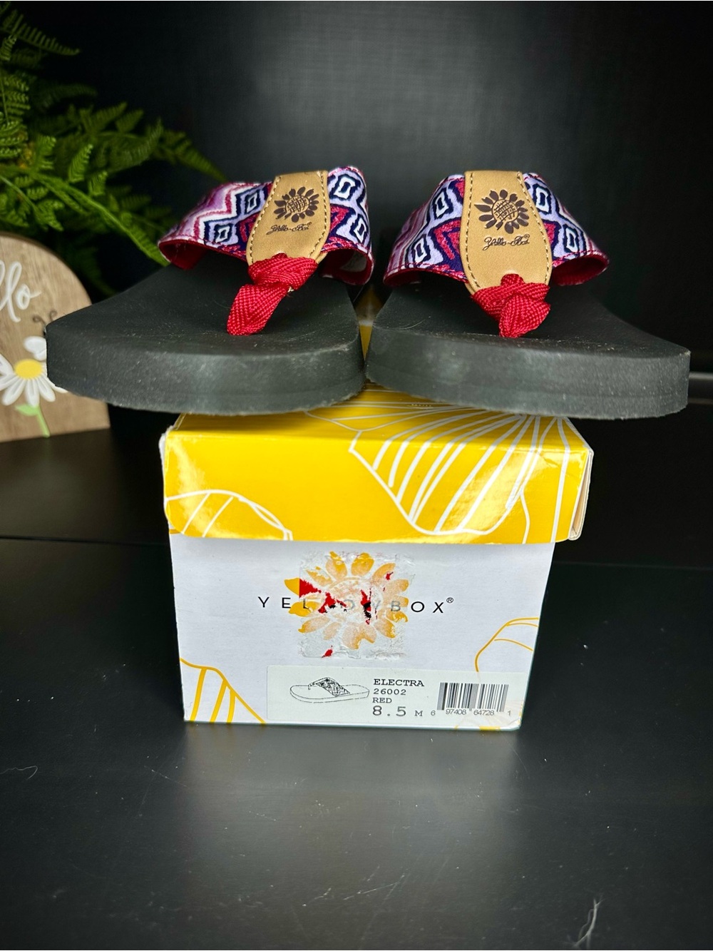 Yellow Box Electra Red Flip Flop Sandals size 8.5 - Picture 4 of 7